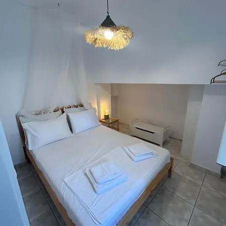 παγώνα, By The Sea *