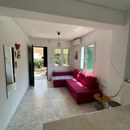 παγώνα, By The Sea