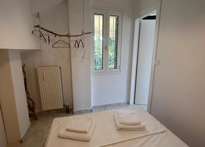 παγώνα, By The Sea * Πευκί